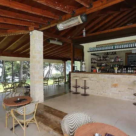 Country Ξενοδοχείο 4*